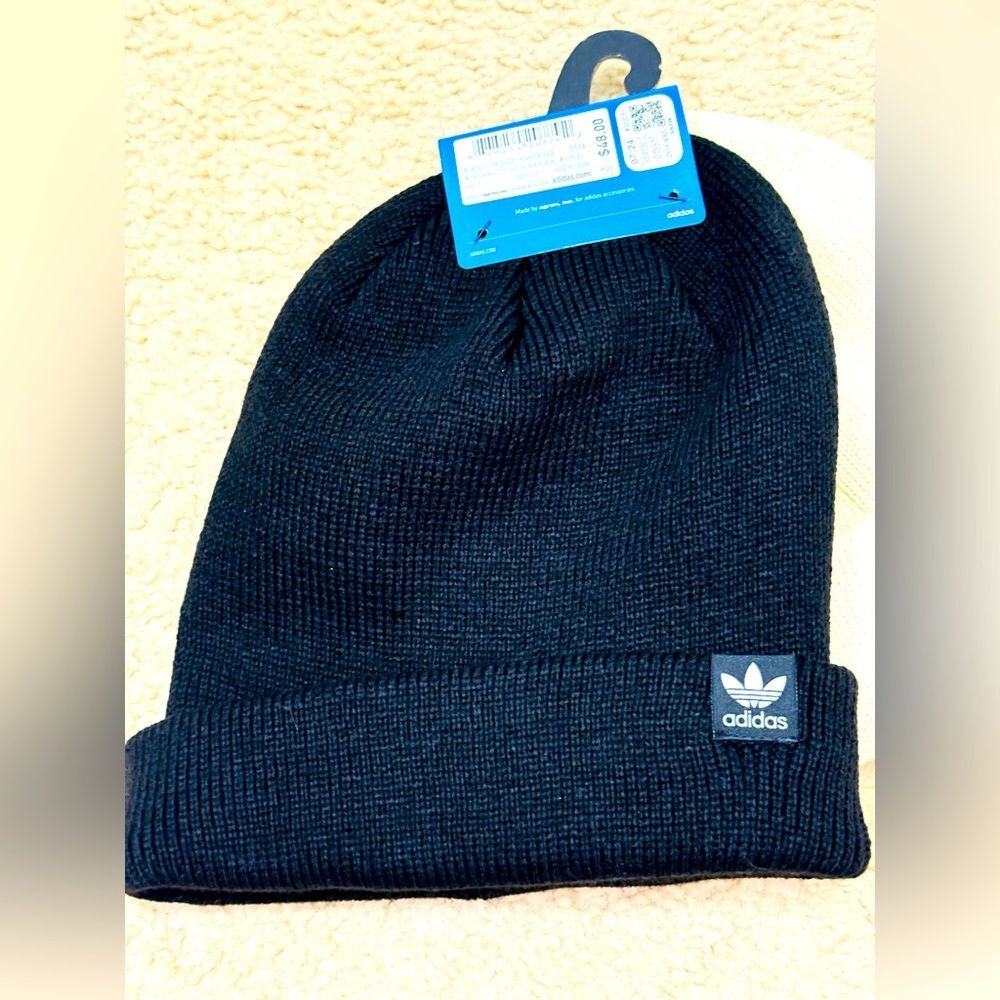 NWT Adidas Women’s 2pk Trefoil Knit Cuff Classic Beanie in Wonder White & Black - Picture 4 of 6
